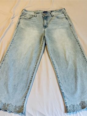 Curve Appeal High Rise Wide Leg Jeans 16/33 Embroidered Hem Light Wash
